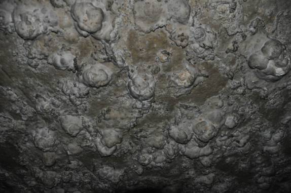 Formações minerais na região de Snowball, na Mammoth Cave, Parque Nacional no Kentucky, Estados Unidos